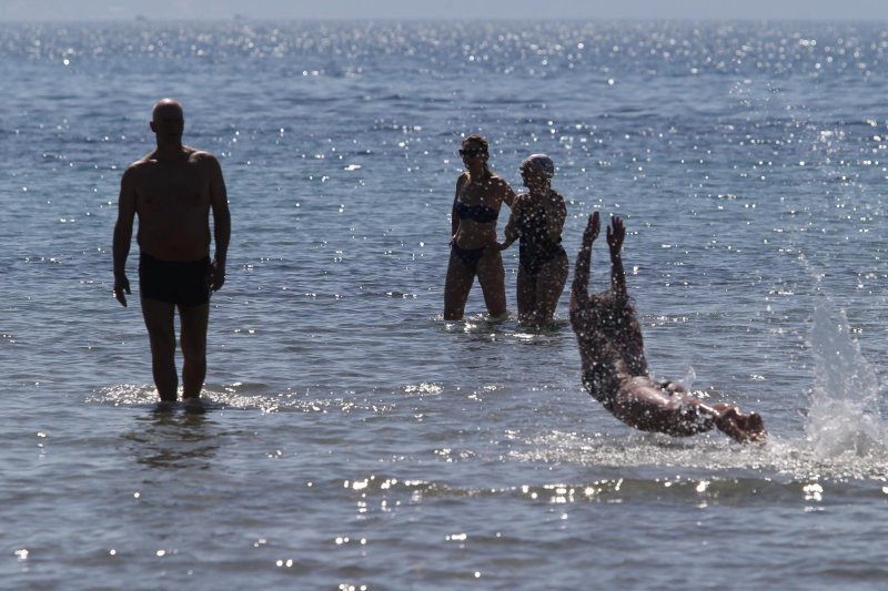 Split: Sunčani dan građani i turisti iskoristili za uživanje na Bačvicama