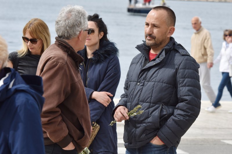 Saborski zastupnik Hrvoje Zekanović sa suprugom na procesiji u Šibeniku