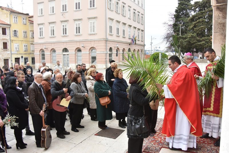 Pula: Procesija kroz grad i misa u katedrali povodom blagdana Cvjetnice