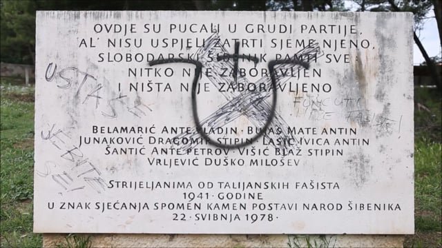 Nacistički i ustaški simboli na spomeniku antifašistima u Šibeniku još uvijek nisu uklonjeni