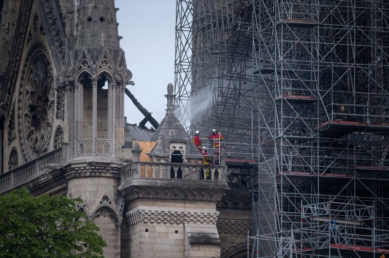 Jutro nakon katastrofalnog požara u katedrali Notre Dame