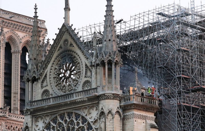 Jutro nakon katastrofalnog požara u katedrali Notre Dame