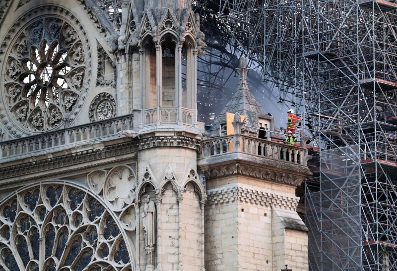 Jutro nakon katastrofalnog požara u katedrali Notre Dame