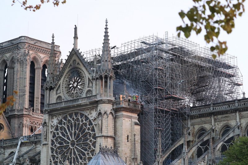 Jutro nakon katastrofalnog požara u katedrali Notre Dame