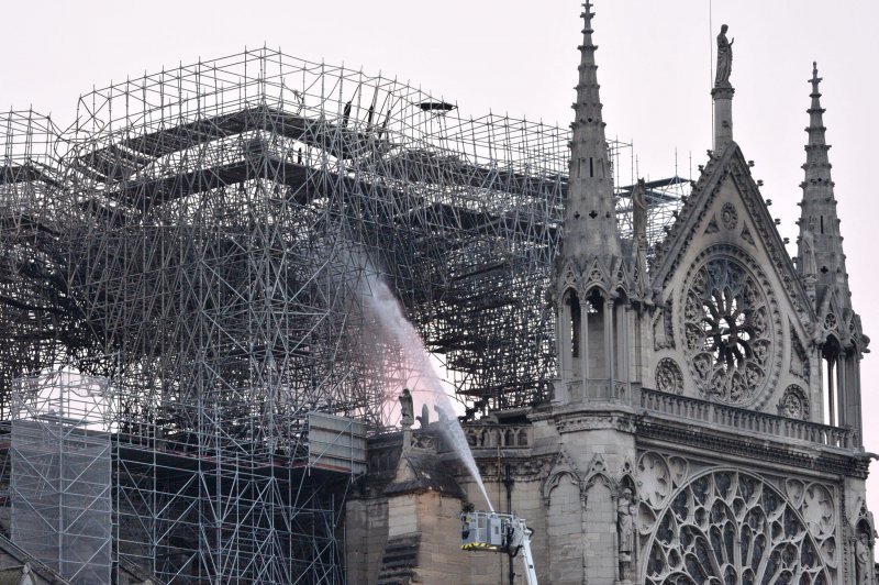 Jutro nakon katastrofalnog požara u katedrali Notre Dame