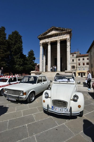 Pula: Izložba oldtimera na Forumu