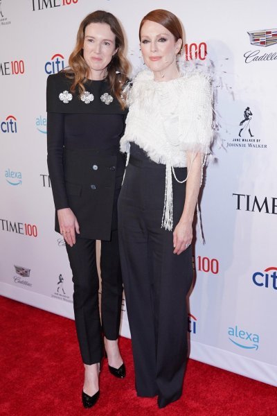 Clare Waight Keller i Julianne Moore