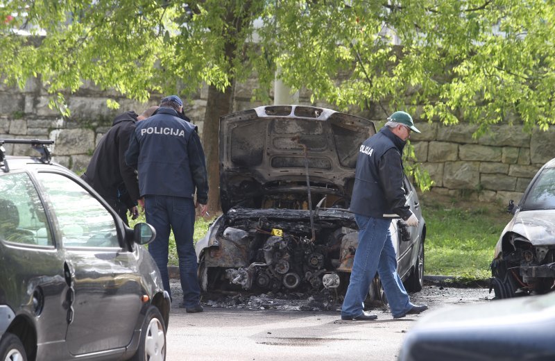 Tijekom noći u Zvonimirovoj ulici izgorio BMW