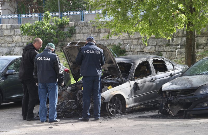 Tijekom noći u Zvonimirovoj ulici izgorio BMW