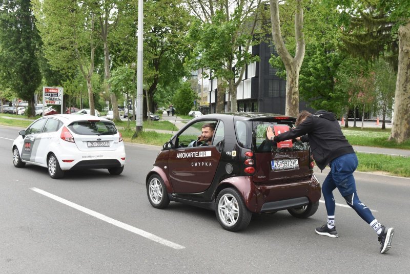 Tomislav Lubenjak obara Guinnessov rekord u guranju automobila na 100 kilometara