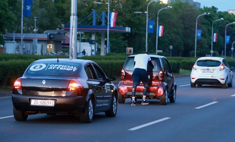 Tomislav Lubenjak obara Guinnessov rekord u guranju automobila na 100 kilometara