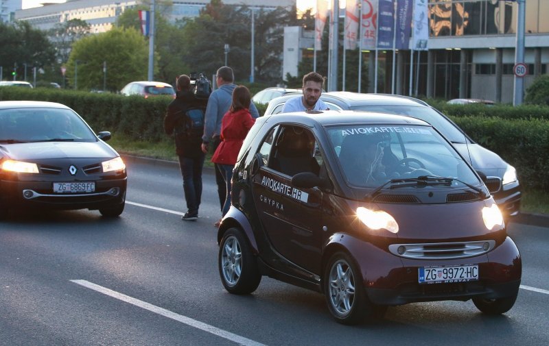 Tomislav Lubenjak obara Guinnessov rekord u guranju automobila na 100 kilometara