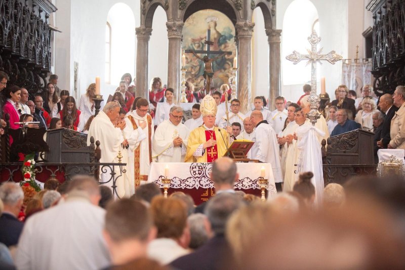 Rab: Predsjednica RH prisustvovala proslavi zavjetnog blagdana i procesiji za "Križima"