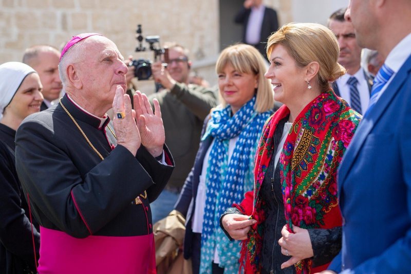 Rab: Predsjednica RH prisustvovala proslavi zavjetnog blagdana i procesiji za "Križima"