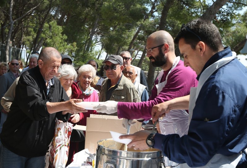 Šibenik: U Jadriji uz besplatni grah obilježen Prvi maj