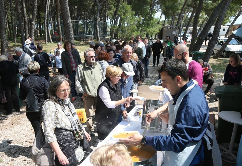 Šibenik: U Jadriji uz besplatni grah obilježen Prvi maj