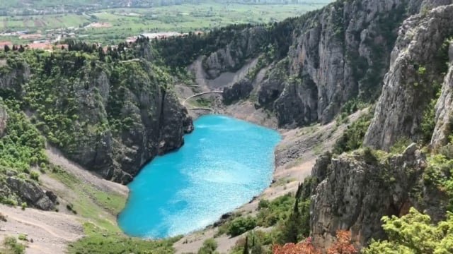 Modro jezero promijenilo boju