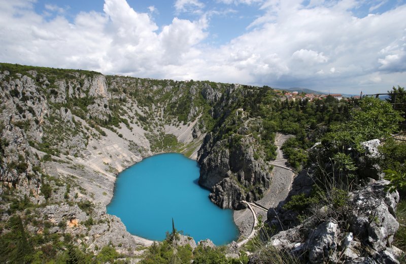Modro jezero promijenilo boju