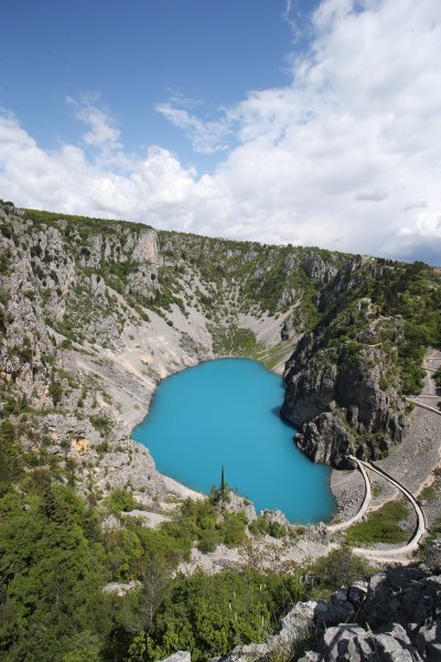 Modro jezero promijenilo boju