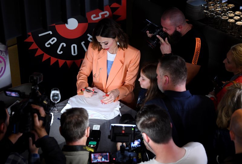 Severina obožavateljima potpisuje novi album 'Halo'
