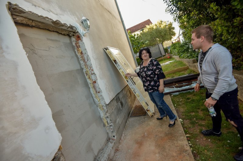 Biograd: Zbog sudskog spora zazidali čovjeka i psa u kuću