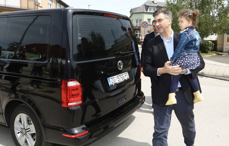 Premijer Plenković u društvu kćeri Mile obišao Festival igračaka