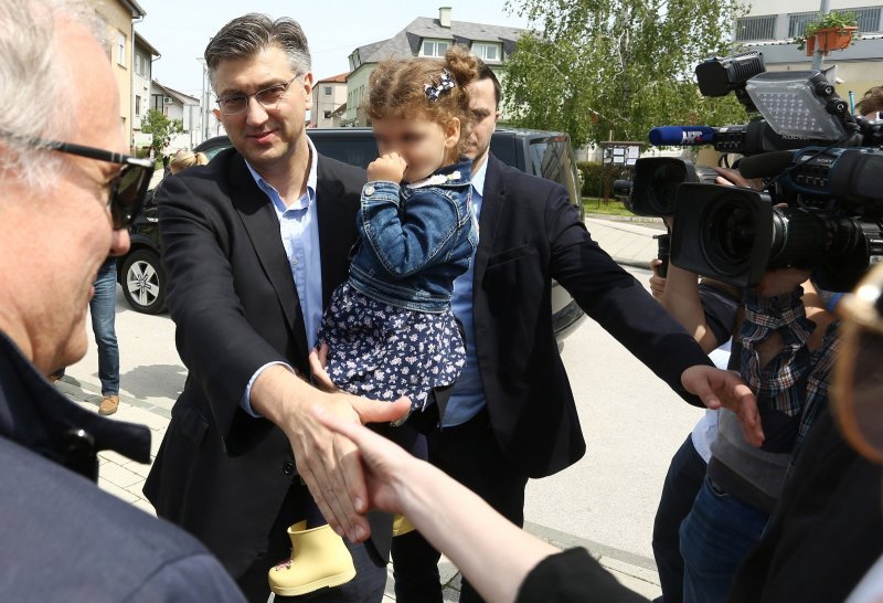 Premijer Plenković u društvu kćeri Mile obišao Festival igračaka