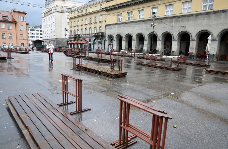 Zbog jakog nevremena na tržnici Dolac tek dvije prodavačice