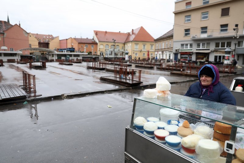 Zbog jakog nevremena na tržnici Dolac tek dvije prodavačice