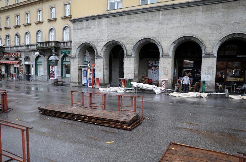 Zbog jakog nevremena na tržnici Dolac tek dvije prodavačice