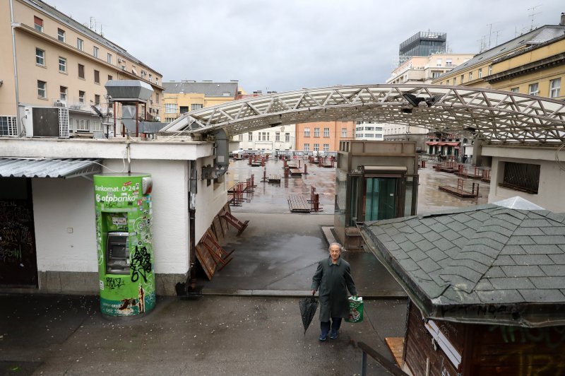 Zbog jakog nevremena na tržnici Dolac tek dvije prodavačice