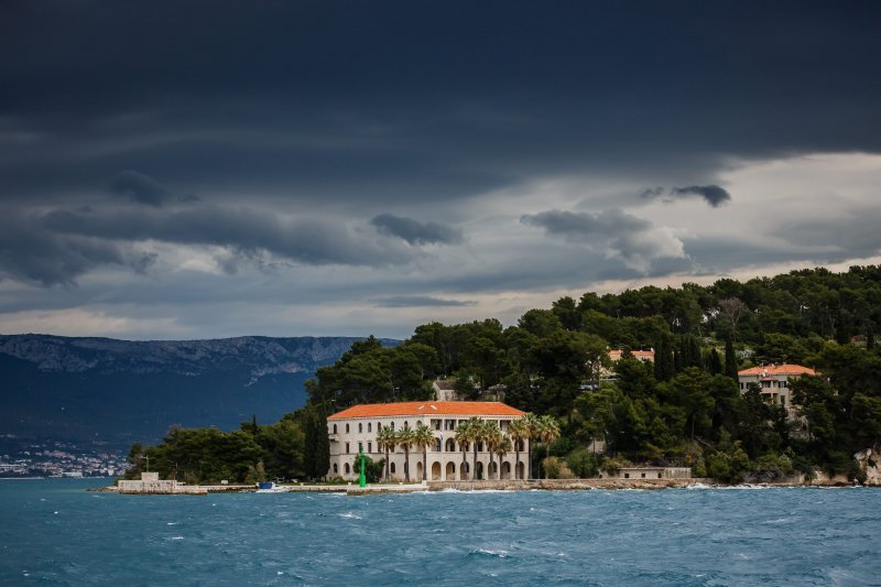 Kiša i vjetar stvaraju probleme u prometu