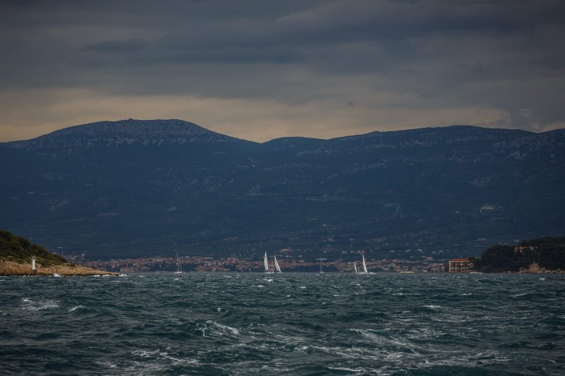 Kiša i vjetar stvaraju probleme u prometu