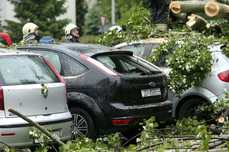 Razbijeni automobili u Sopotu