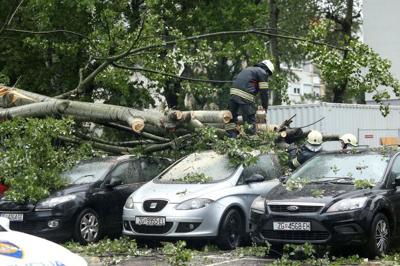 Razbijeni automobili u Sopotu