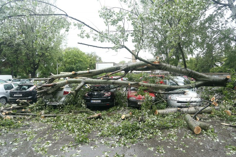 Razbijeni automobili u Sopotu