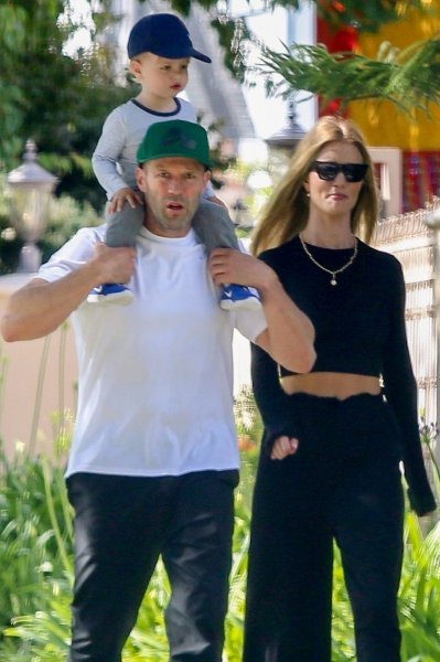 Rosie Huntington-Whiteley i Jason Statham sa sinom Jackom Oscarom