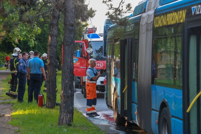 Zapalio se ZET-ov autobus