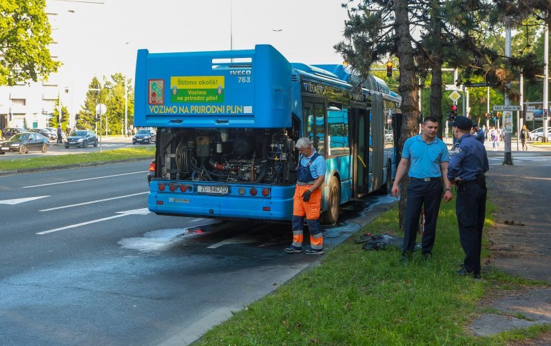 Zapalio se ZET-ov autobus