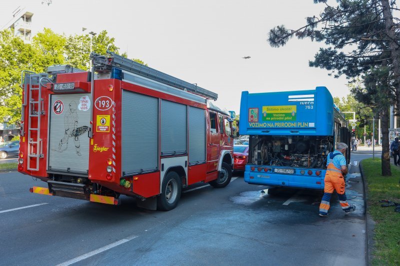 Zapalio se ZET-ov autobus