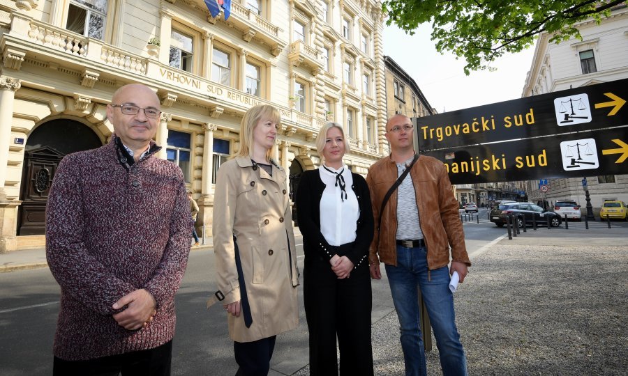 Saborski zastupnik Goran Aleksić i predstavnici Udruge Franak nakon presude Vrhovnog suda