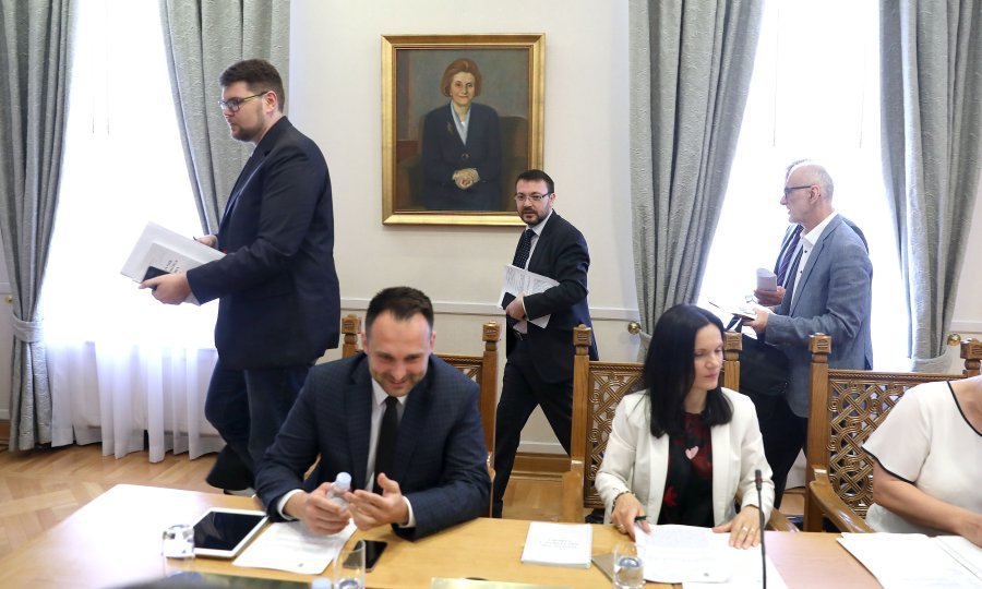Oporba napušta sjednicu Odbora za Ustav