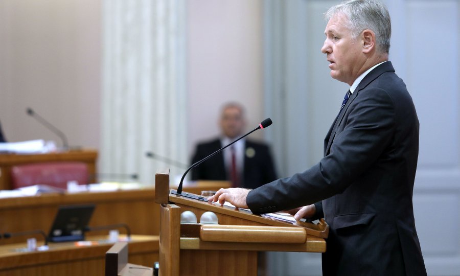 Žarko Katić odgovara na zastupnička pitanja