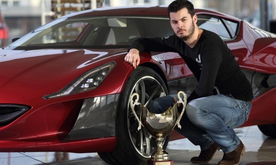 Mate Rimac s peharom