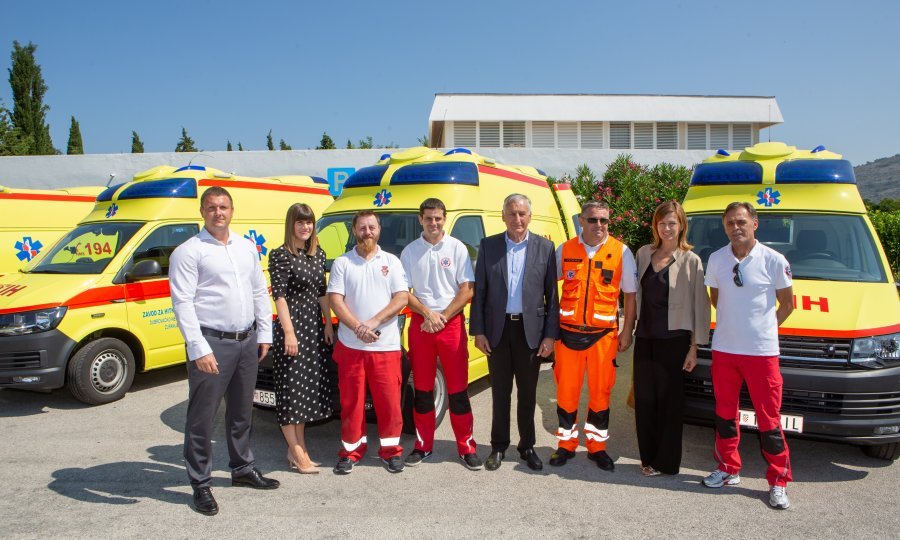 Zavod na području županije raspolaže s 25 vozila.