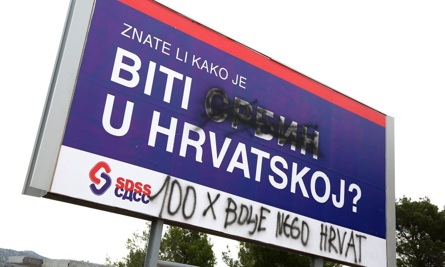 Na predizbornom plakatu SDSS-a u okolici Šibenika dopisan je komentar