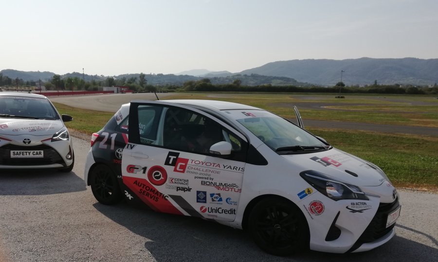 Toyota Yaris 1.5 VVTi 111KS 3v TYC edition za kup natjecanje