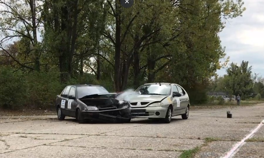 Nalet automobila na drugi automobil