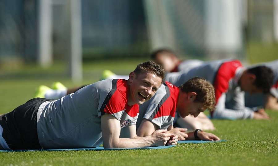 Hrvatska nogometna reprezentacija Ivica Olić se smije