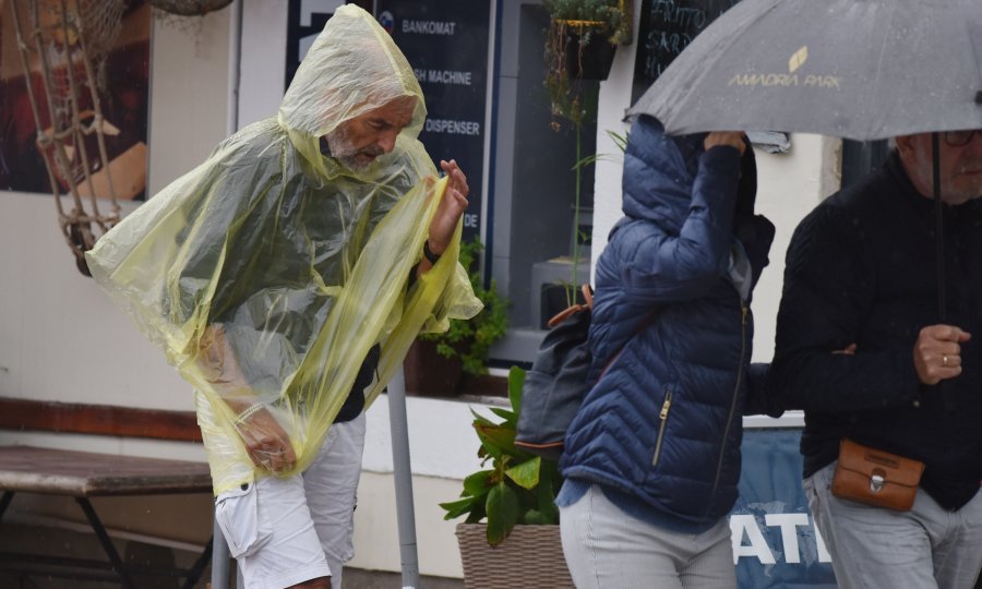 Promjena vremena i jaka kiša zahvatila šibensko područje